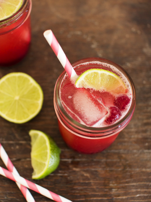 rhubarb berry fizz