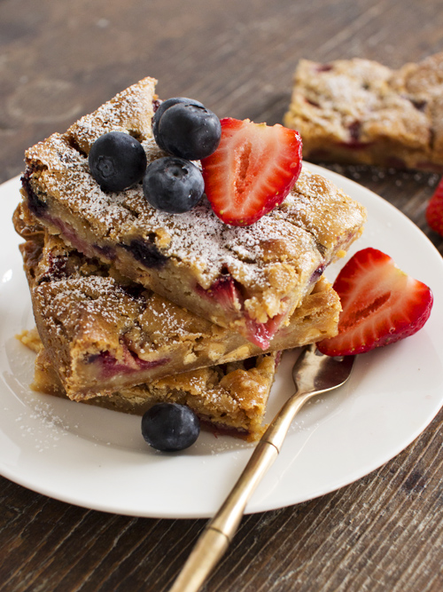 berry white chocolate blondies