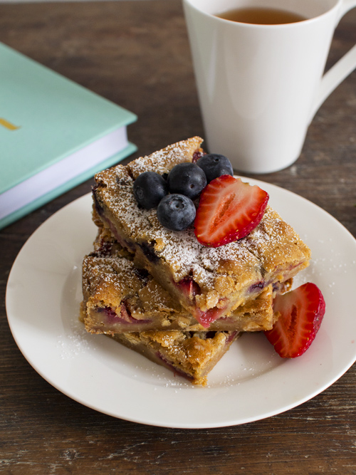 berry white chocolate blondies