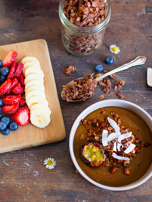 cacao & coconut smoothie bowl | spicyicecream