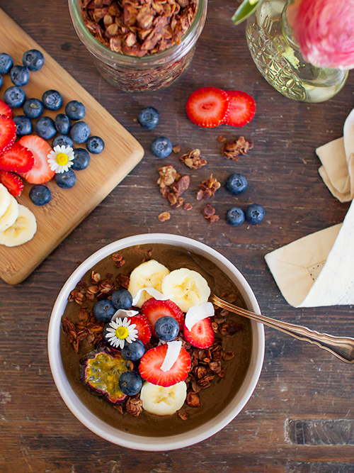 cacao & coconut smoothie bowl | spicyicecream