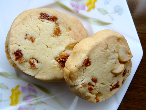 fig & macadamia cookies