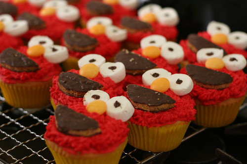 elmo cupcakes