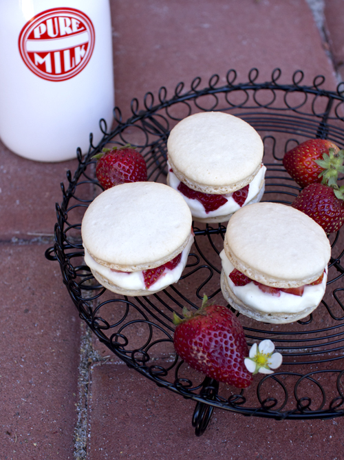 strawberry shortcake macarons