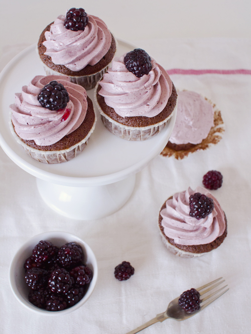 chocolate blackberry cupcakes