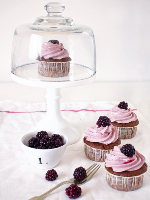 chocolate blackberry cupcakes