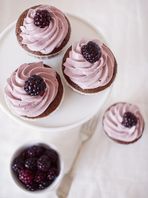 chocolate blackberry cupcakes