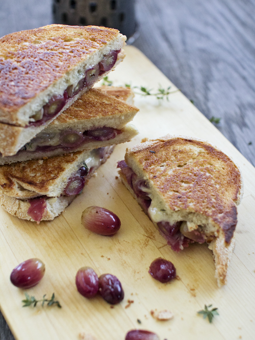 roasted grape & prosciutto toastie