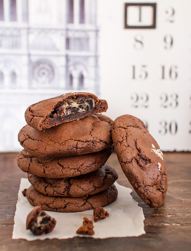 Cookies and Cream Cheesecake Stuffed Cookies