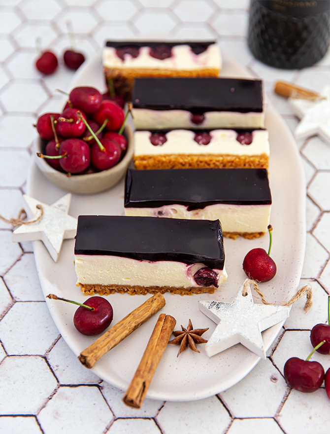 Mulled Wine Cherry Cheesecake Bars