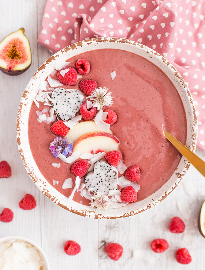 Raspberry and Cacao Smoothie Bowl