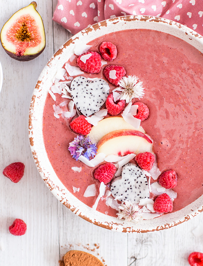 Raspberry and Cacao Smoothie Bowl