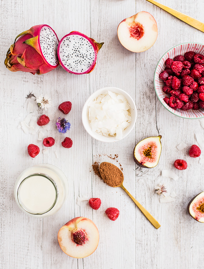 Raspberry and Cacao Smoothie Bowl