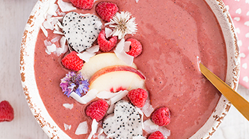 raspberry cacao smoothie bowl