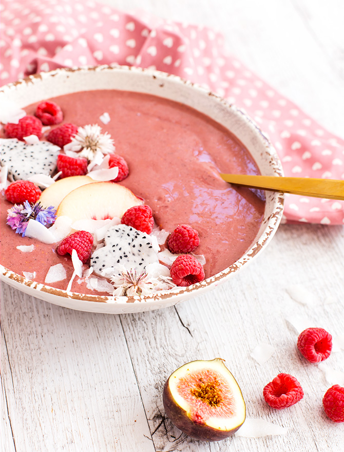 Raspberry and Cacao Smoothie Bowl