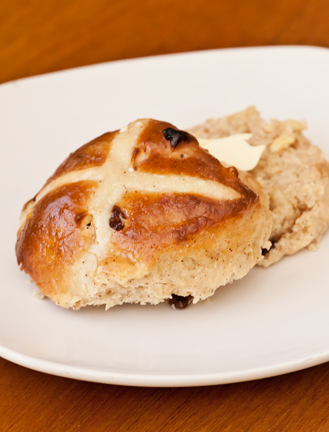 Spicyicecream Easter Recipes - Apple Cinnamon Hot Cross Buns