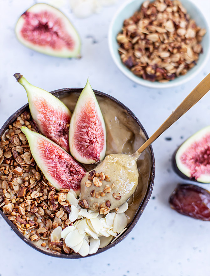 Sticky Date Smoothie Bowl