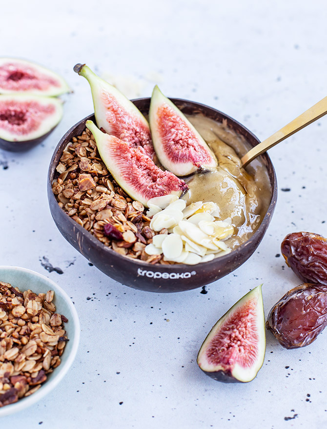 Sticky Date Smoothie Bowl