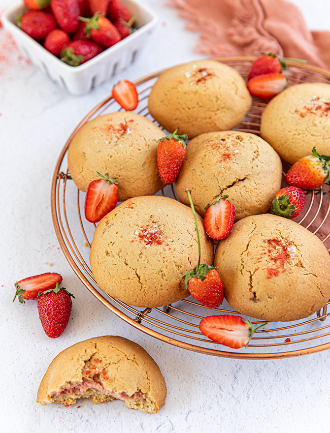 Strawberry Cheesecake Cookies