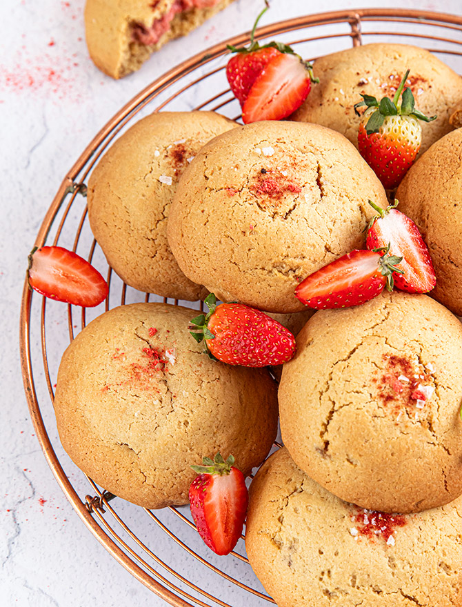 Strawberry Cheesecake Cookies