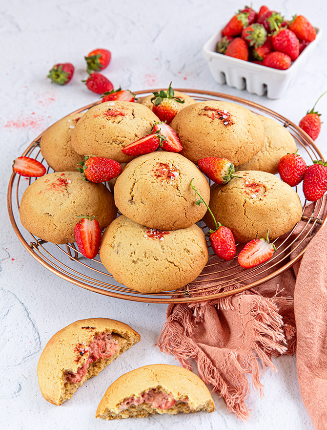 Strawberry Cheesecake Cookies