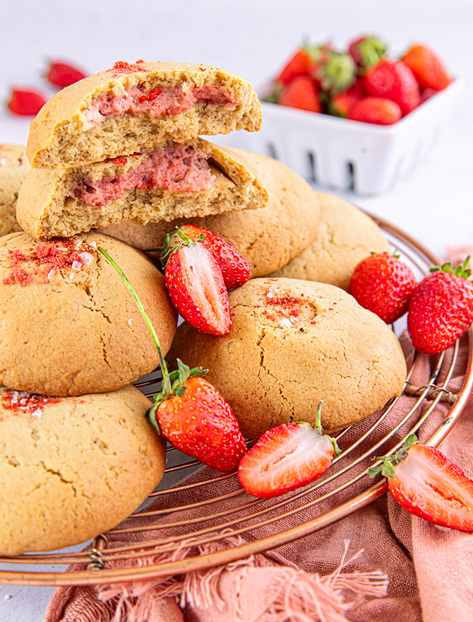 Strawberry Cheesecake Cookies