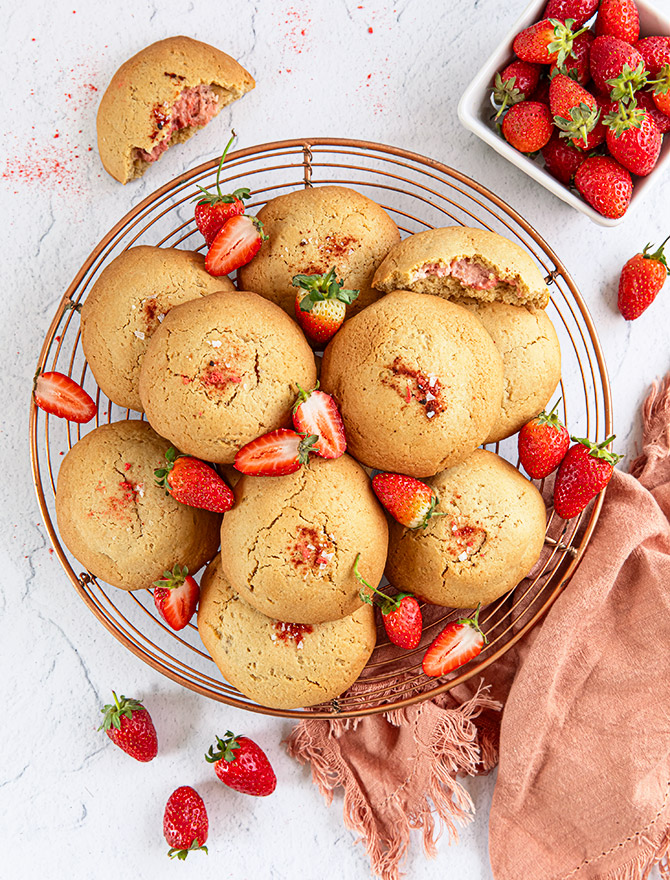 Strawberry Cheesecake Cookies