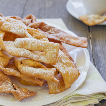 Italian Crostoli + Nescafé Dolce Gusto Circolo